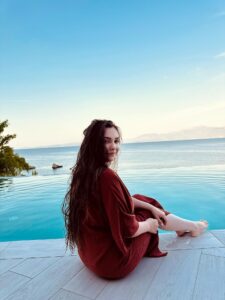 Elisabeta at the pool